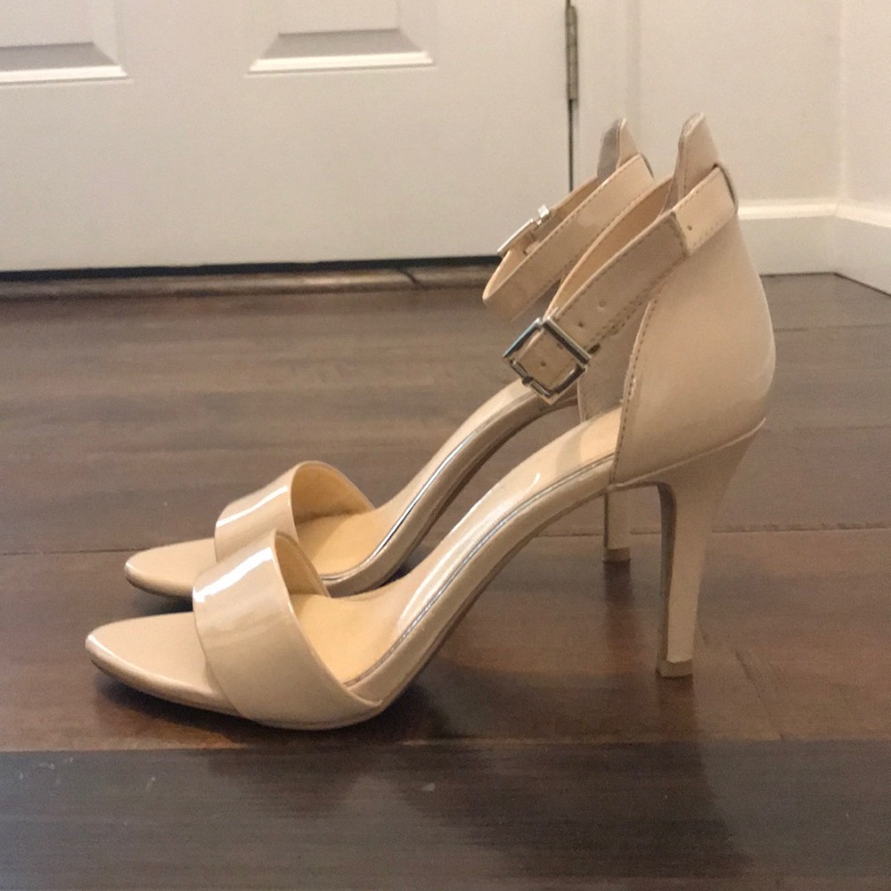 Jessica Simpson Nude Patent Leather Heels-Size:6.5 - Picture 3 of 8